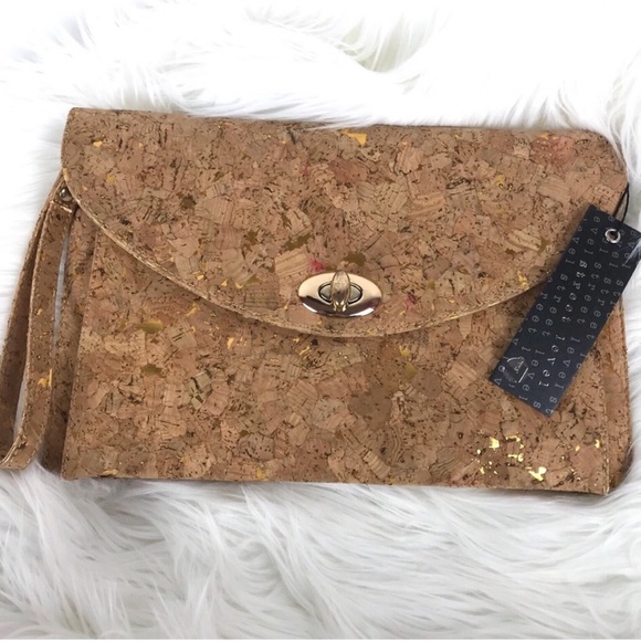 Street Level Handbags - NWT Street Level Tan Clutch
Gold strap included